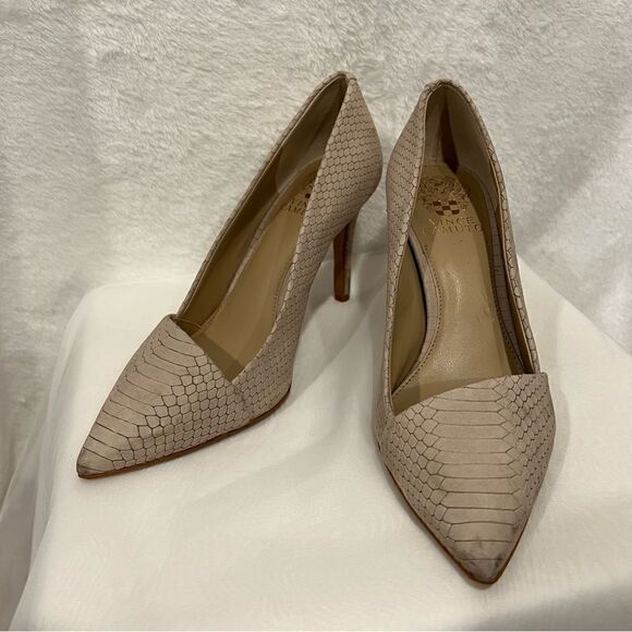Vince Camuto VP Perri Pumps - Picture 15 of 16